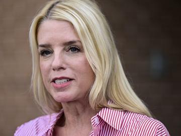 Тръмп уволни главния прокурор на САЩ Пам Бонди