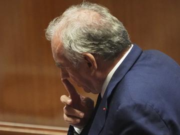 Френското правителство падна