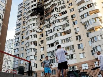 Най-малко четирима души са убити при руските атаки срещу Киев