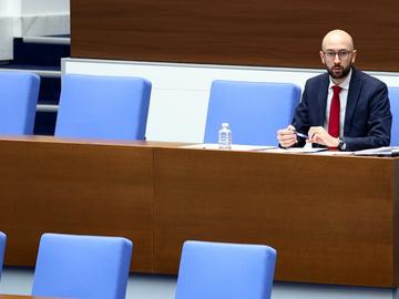 Служебният финансов министър посъветва Радев да започне със съкращаване на разходи