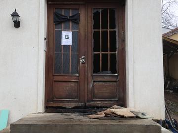 Петима мъже са задържани за палежите на колата и дома на кмета на Бистрица