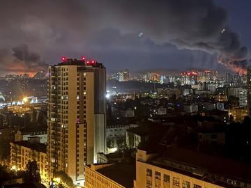 Близо 2000 сгради в Киев са без отопление, Брюксел праща спешно стотици генератори