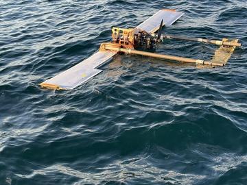 ВМС изпълниха задача по разузнаване и транспортиране на открит в морето дрон