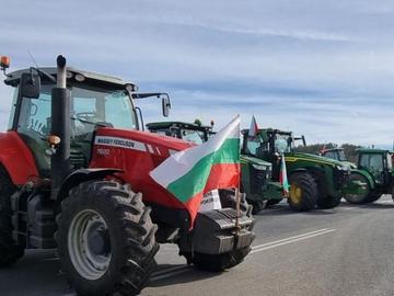 Протестите на земеделците продължават, искат оставката на Кирил Вътев