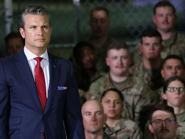 Военният министър на САЩ е застрашил американски военни с чатовете в "Сигнал"