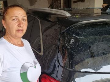 Отчаяние след "бомбардировката" в Тенево: Всичко замина, покривите на колите са като "картон за яйца"