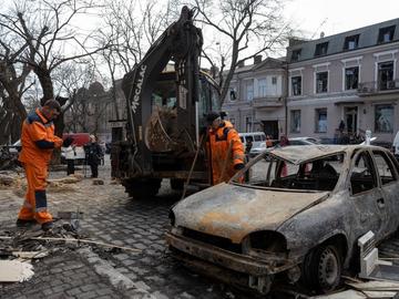 Най-малко десет души, сред които и дете, са ранени при атаката тази нощ срещу Одеса