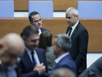"Възраждане" внесе вот на недоверие към кабинета заради фискалната политика и еврозоната