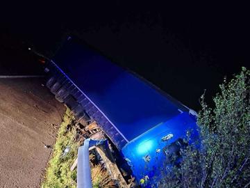 Грузински тираджия потроши мантинелата на АМ „Хемус“ край „Макак“