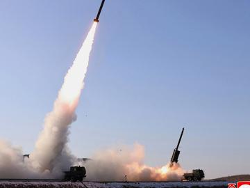 Северна Корея тества нова многофункционална ракетна система