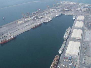 Иран призова жителите на ОАЕ да се отдалечат от пристанищата в емирствата