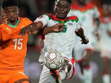 "Червеният дявол" Диало продължава да дърпа Кот д'Ивоар напред