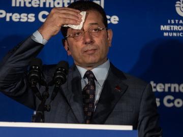 Прокуратурата в Истанбул поиска присъда от над 2000 г. за бившия кмет Екрем Имамоглу