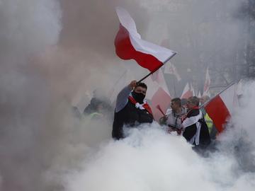 Полски фермери влязоха в сблъци с полицията край сградата на парламента