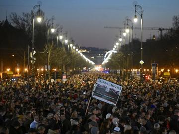 Многохиляден протест в Будапеща