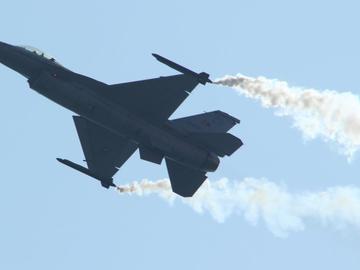 Тревога край Дунав: Румънски F-16 свали дрон при руска атака срещу Украйна
