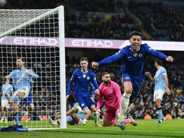 Челси препъна Манчестър Сити и направи услуга на Арсенал