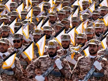 Революционната гвардия започна военни учения в Ормузкия проток