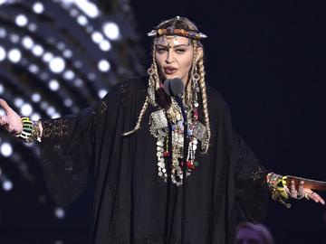 Мадона поднови работата над сценария за автобиографичния си филм