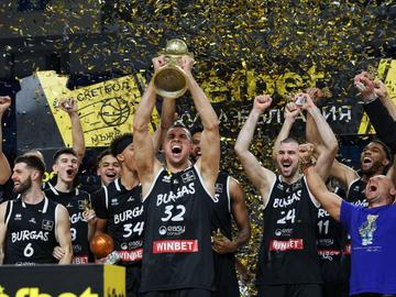 49 години по-късно: Черноморец пак спечели баскетболната Купа