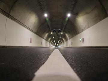 "Спират вътре и излизат от колите": 480 нарушения само за 7 дни в тунел "Железница"