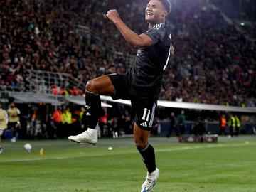 Вила оправда ролята си на фаворит и превзе Италия с три гола