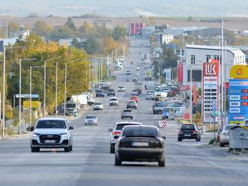 Слагат ограничители по средата на бул. „Ришки проход“