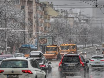 Обявиха жълт код за опасно студено време в 10 области. МВР призова за внимание на пътя