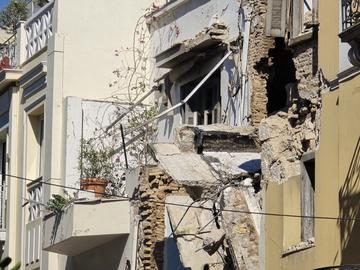 Експлозия срути сграда в центъра на Атина, трима са ранени, двама са в неизвестност