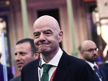 УЕФА трескаво търси кандидат, който да победи Инфантино