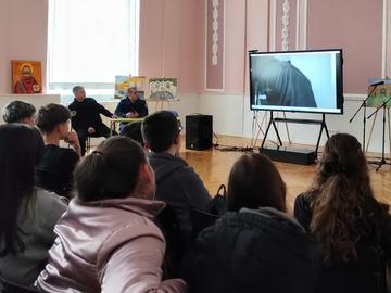 Конкретни примери и филм: МВР-Шумен обучава седмокласници как да търсят помощ при конфликти