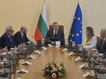 Служебният кабинет вади €1,4 млрд. от "банката касичка на модела Борисов-Пеевски"