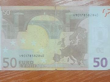 Хванаха шуменец, пазарувал с фалшиви 50 евро