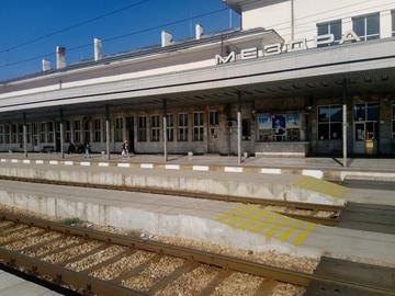 Влак прегази железничар на гара Мездра