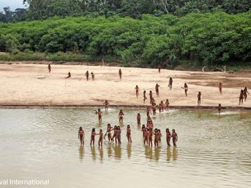 Природозащитник засне неизследвано досега амазонско племе