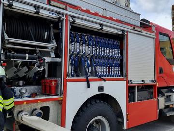 Пожарната и полицията накрак заради 4 деца, блокирани в изоставена сграда в София