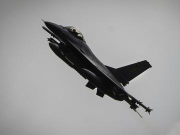 Украйна съобщи, че е изгубила самолет Ф-16 при инцидент, пилотът е катапултирал