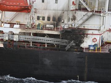 Гръцки кораб бедства в Червено море след удар с дрон и ракети на йеменските хуси