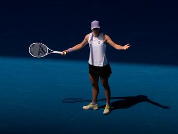 Швьонтек ще почака за кариерен Шлем, Рибакина ѝ събра багажа на четвъртфиналите