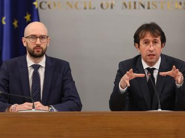 След протести: Вдигат с 5% заплатите в БДЖ, НКЖИ, Пощите и общинския градски транспорт