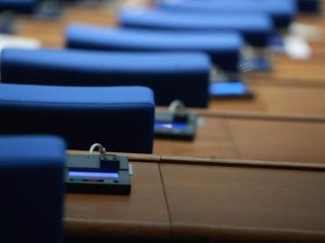 Депутатите обсъждат промени в железопътния транспорт и правата на пътниците