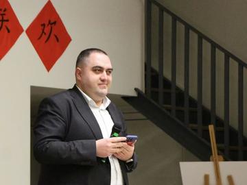 Училищен директор е арестуван за скрити камери в тоалетните на децата