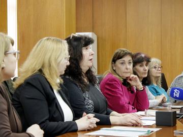 На пресконференцията присъстваха и членове на екипа, който работи по проекта „Иновативни здравно - социални услуги“ в Шумен.