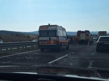 Катастрофа на магистрала "Тракия" задръсти движението в посока към морето