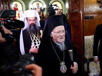 Вартоломей: "Цар Самуил е ваш владетел“ - посрещнаха го с протест в София