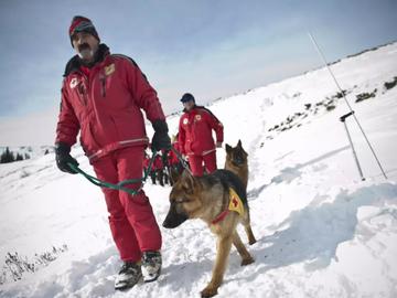 Спасиха двама премръзнали туристи под Черни връх