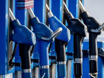 Дизелът поскъпна с 3 цента само за ден, увеличението от началото на войната вече е 37%