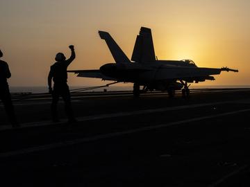 САЩ прехвърлят самолети с войски в Карибския басейн. Остра размяна на реплики в ООН