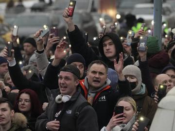 Най-малко 45 ареста при демонстрации в деня на погребението на Навални