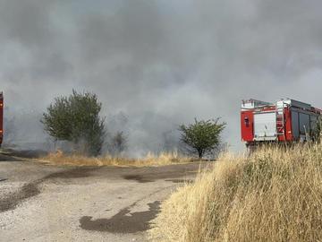 Голям пожар във вилна зона край Бургас: Над 20 къщи са изпепелени, тече евакуация